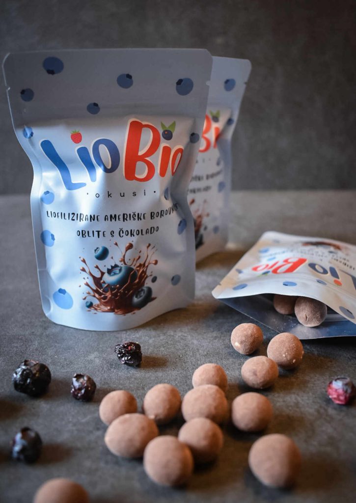 liofilizirane borovnice s čokolado liofilizirano sadje